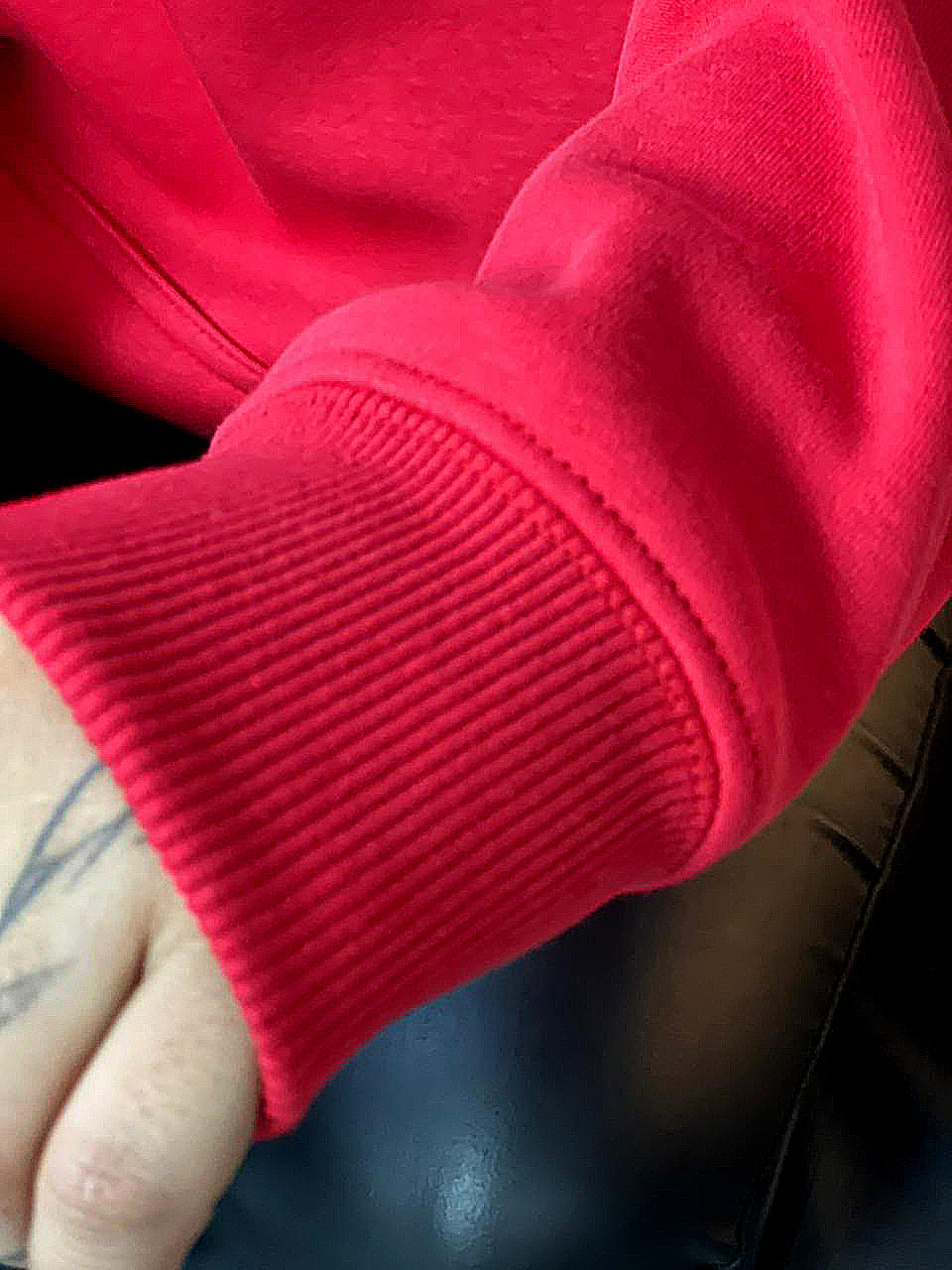 BUZO ROJO TOUR BTS  2026